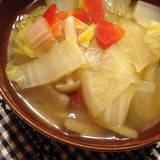 白菜と大根としめじと焼きごぼうの塩コンソメスープ